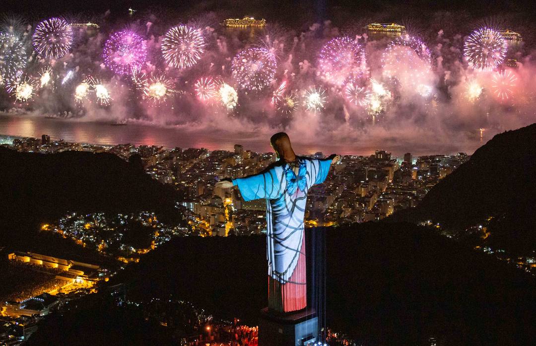 Cristo Redentor ganhou projeções para comemorar a chegada de 2020