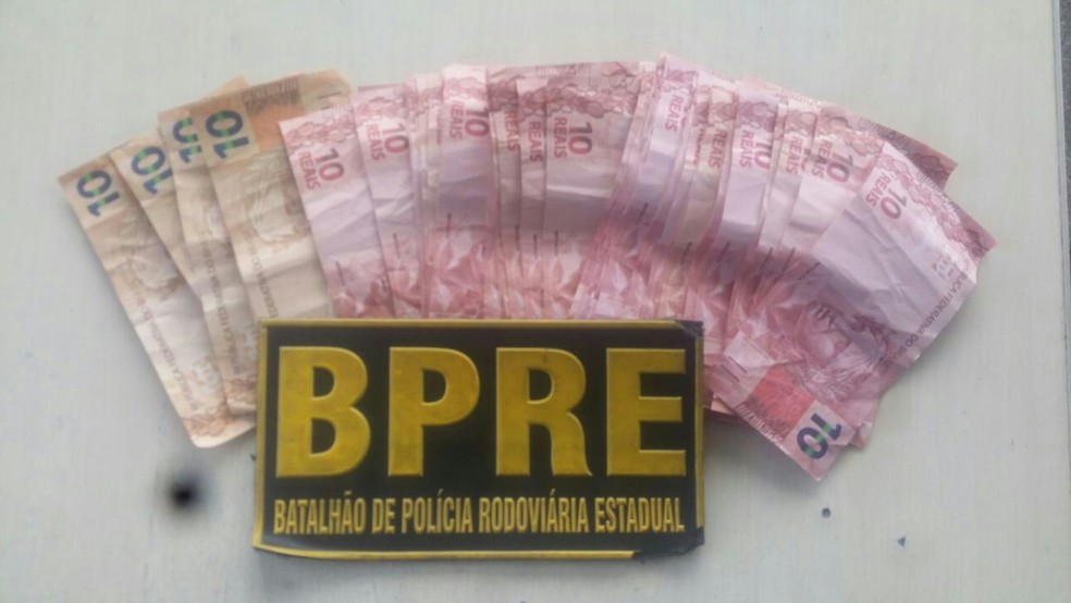 Homens são presos com dinheiro falso em blitz no Ceará (Foto: Polícia Rodoviária/Divulgação)