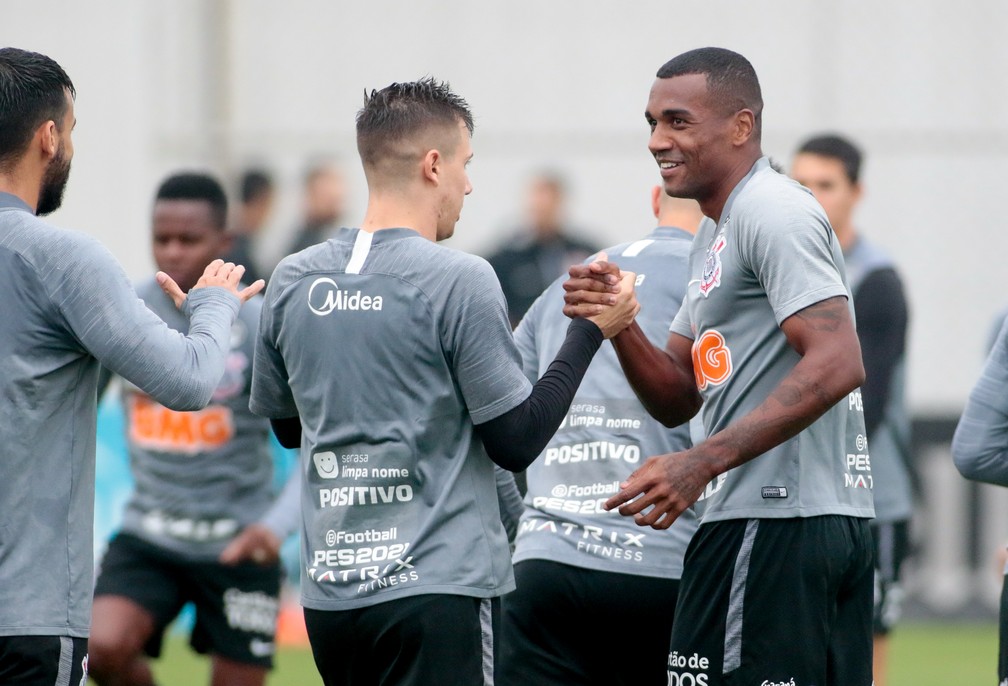 Marllon faz primeiro treino, e Coelho pensa em escalação do Timão