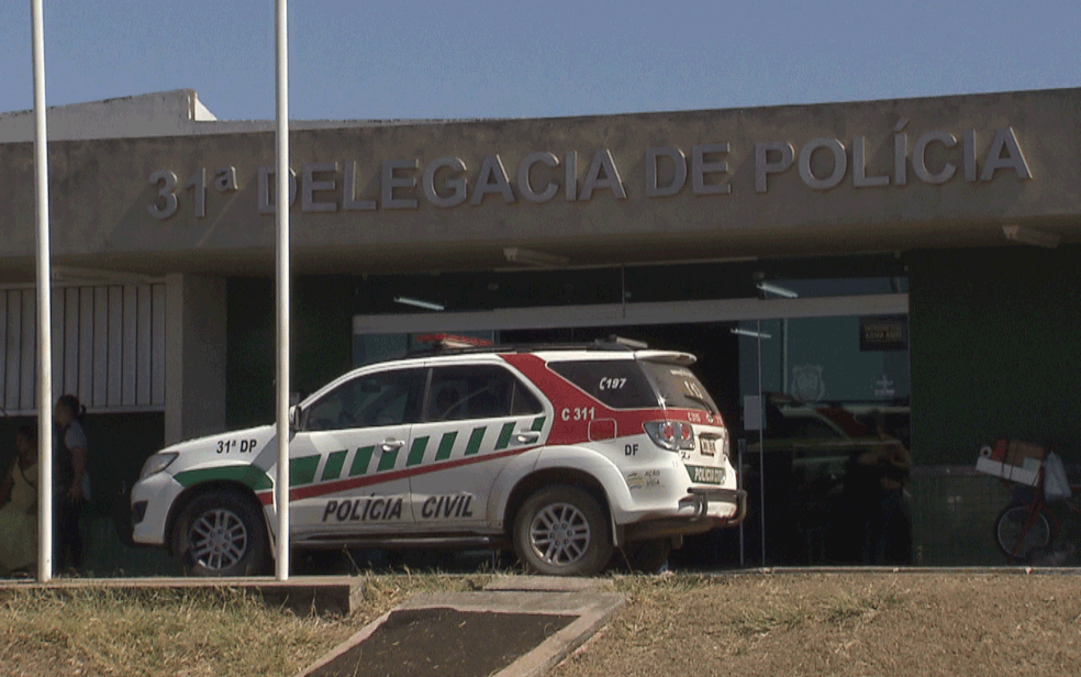 Fachada da 31ª Delegacia de Polícia do Distrito Federal, em Planaltina (Foto: TV Globo/Reprodução)