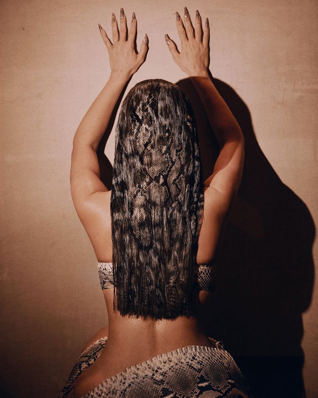 Kim Kardashian em seu ensaio (Foto: Reprodução Instagram)