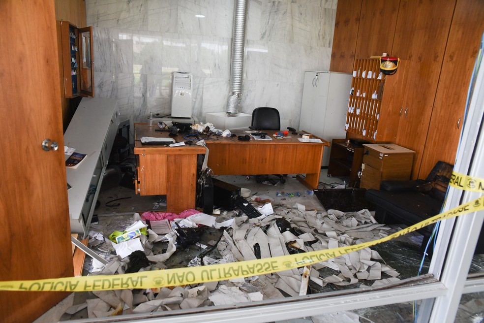 Nesta segunda (9) é possível ver o tamanho da devastação no Palácio do Planalto após os atos de terrorismo gerado por bolsonaristas no domingo passado. — Foto: TON MOLINA/FOTOARENA/FOTOARENA/ESTADÃO CONTEÚDO