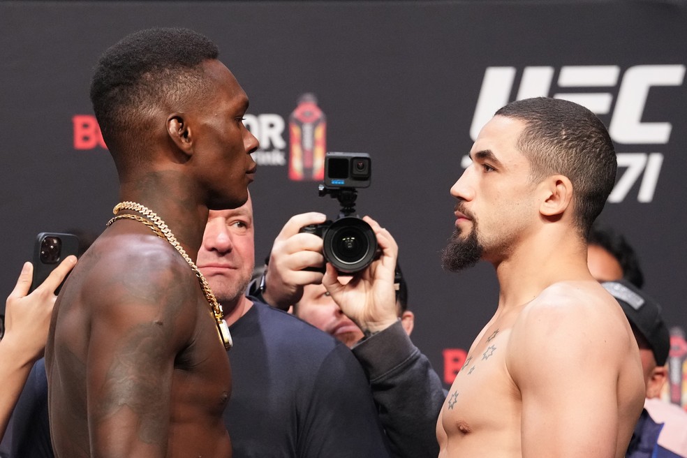 Israel Adesanya x Robert Whittaker — Foto: Josh Hedges/Getty Images