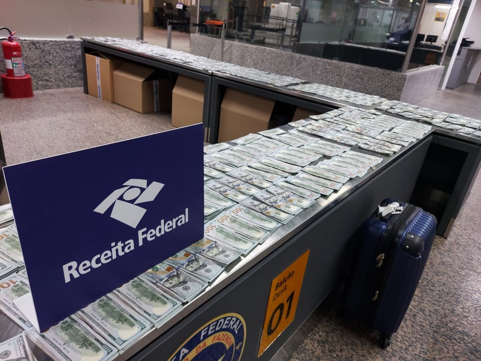 Passageiro é preso após esconder US$ 500 mil dentro de pacotes de café no aeroporto de Guarulhos — Foto: Receita Federal/Divulgação