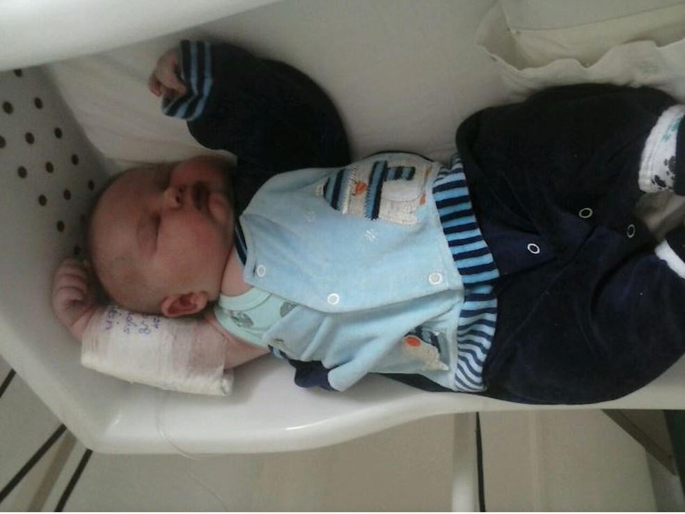 Recém-nascido, Lorenzo não pode usar as roupas do enxoval (Foto: Arquivo pessoal)