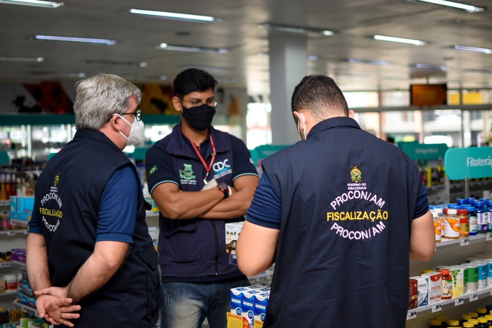 Farmácia é fiscalizada pelo Procon em Manaus — Foto: Divulgação