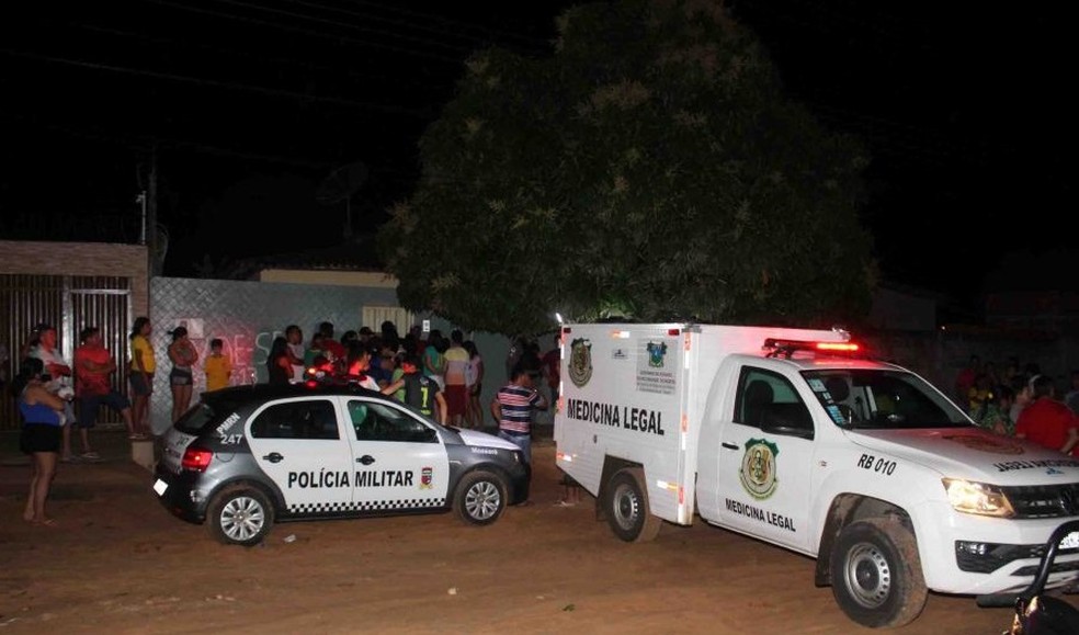 Em MossorÃ³, um homem morreu e outros dois foram baleados durante festa de batizado de crianÃ§a (Foto: Marcelino Neto/O CÃ¢mera)