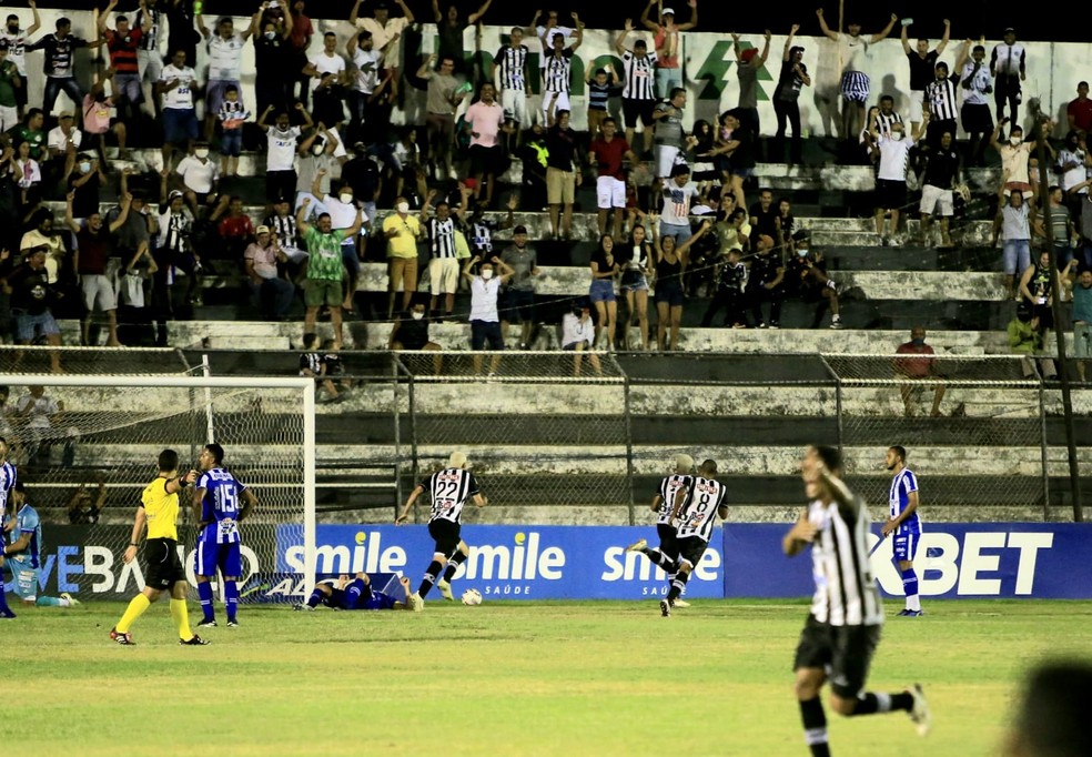 CSA fez 2 a 0, mas viu o ASA empatar no 2º tempo — Foto: Ailton Cruz