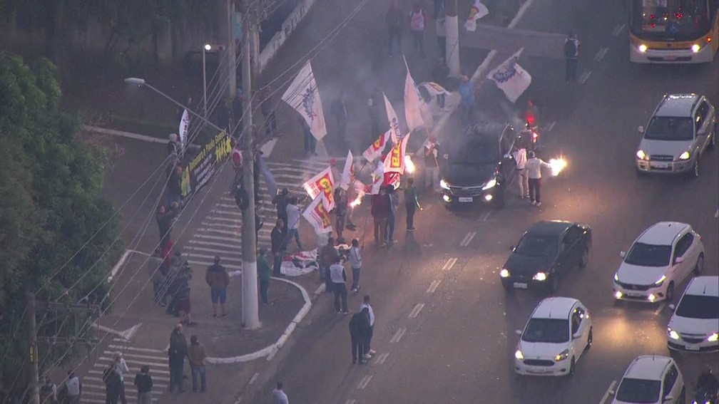 Manifestação no Corredor Norte-Sul — Foto: Reprodução/TV Globo