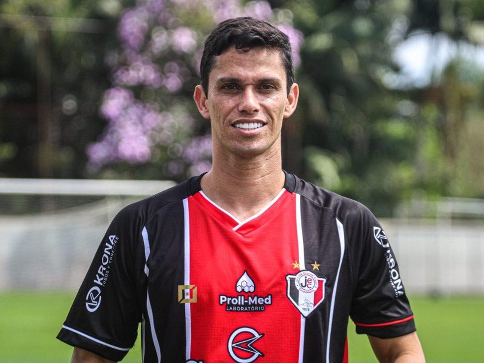 Henan, ex-Joinville, &eacute; o novo refor&ccedil;o do Manaus &mdash; Foto: Gustavo Mej&iacute;a/JEC