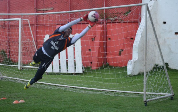 Goleiro Glédson sai do Boa Esporte e vai para a Portuguesa. (Foto: Tiago Campos / Globoesporte.com)