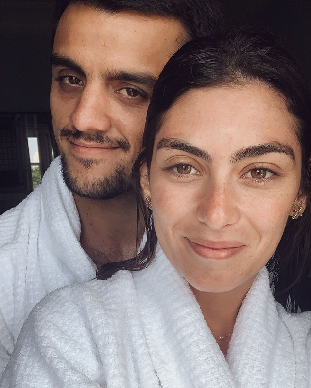 Felipe Simas e Mariana Uhlmann curtem momento a sós: "aproveitar cada segundo" (Foto: Reprodução/Instagram)