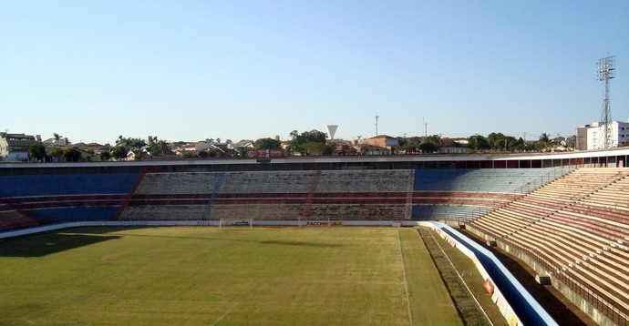 Vista do Teixeirão, estádio Benedito Teixeira, do América-SP (Foto: Marcos Lavezo/Globoesporte.com)
