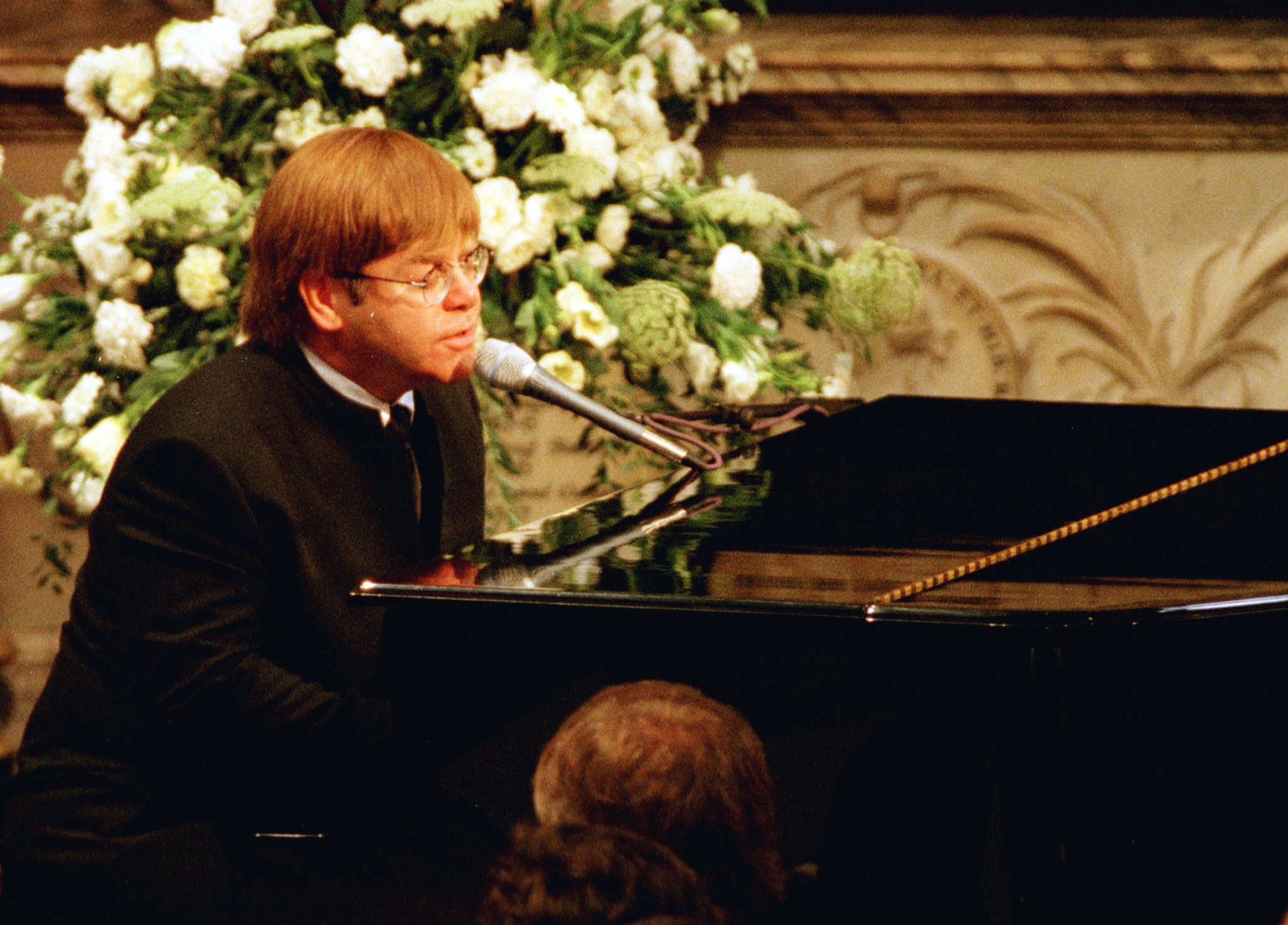 Abadia de Westminster pediu que Elton John tocasse no funeral da princesa Diana, revelam documentos