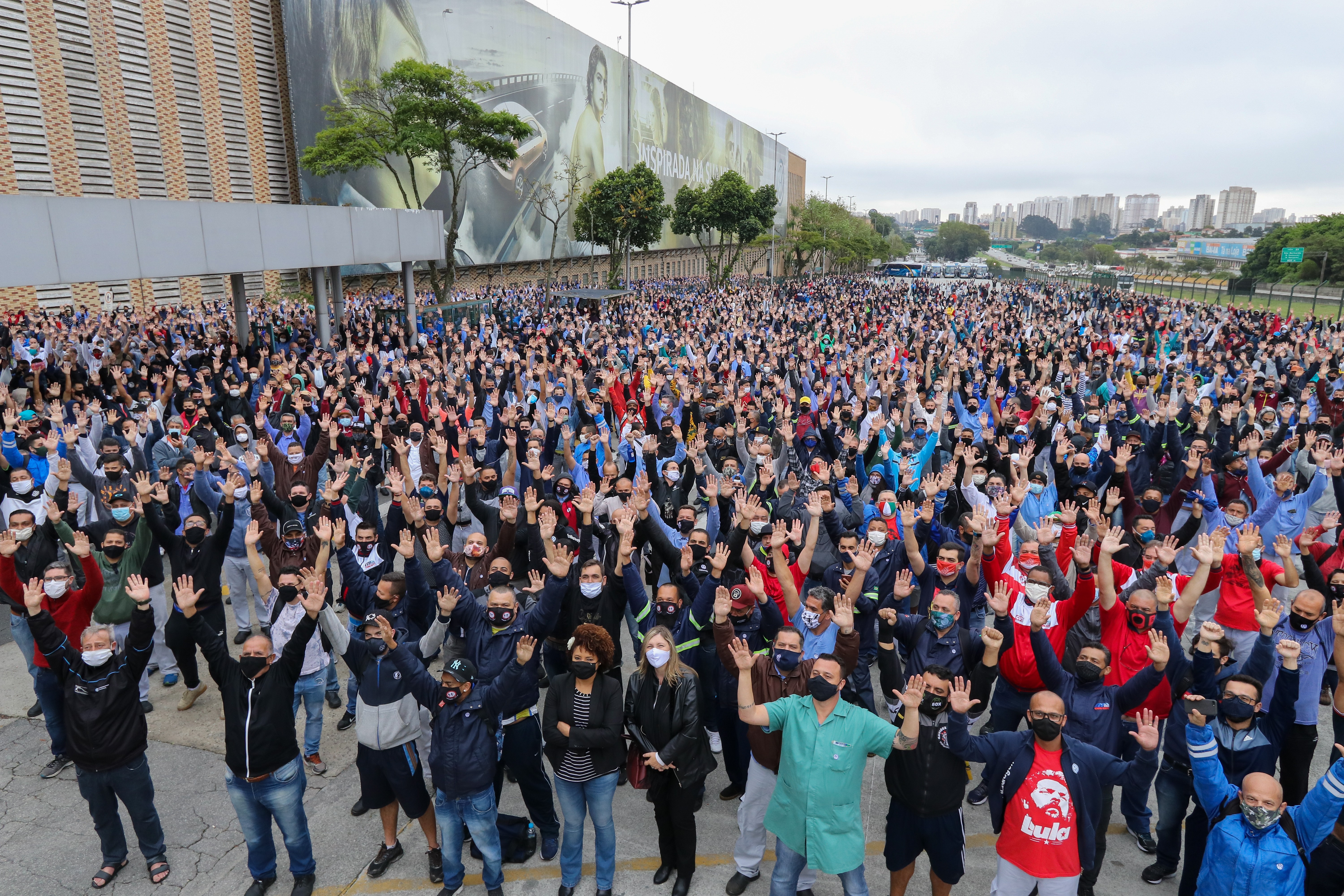 Trabalhadores da Volkswagen no ABC Paulista aprovam proposta de estabilidade por 5 anos e plano de demissÃ£o voluntÃ¡ria