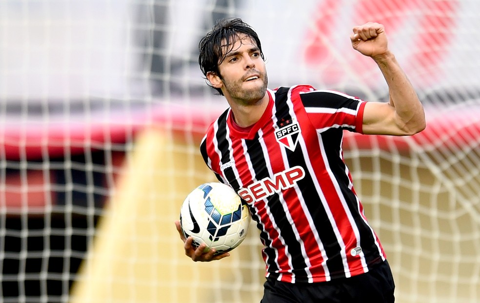 Kaká comemora o gol marcado em sua reestreia — Foto: Buda Mendes / Getty Images