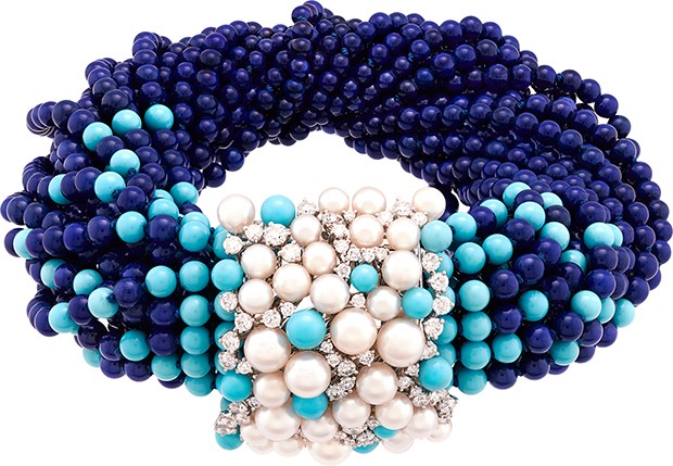 MEDITERRANEAN SEA:  Rouleau Azur bracelet with lapis lazuli, turquoise, pearls and diamonds (Foto: VAN CLEEF & ARPELS  )