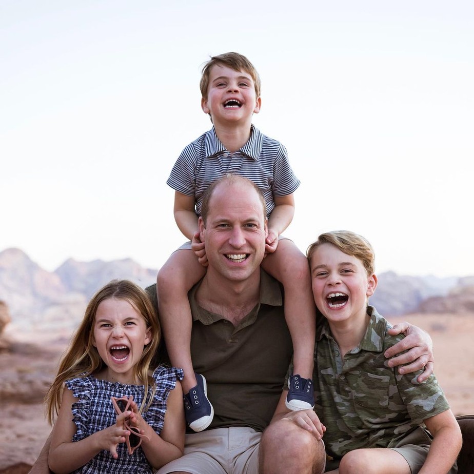 Príncipe William reúne os três filhos em clique do Dia dos Pais