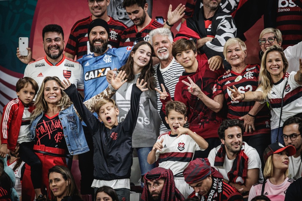 Fam&iacute;lia de Diego em peso na partida entre Flamengo e Al Hilal &mdash; Foto: Pedro Martins / Foto FC