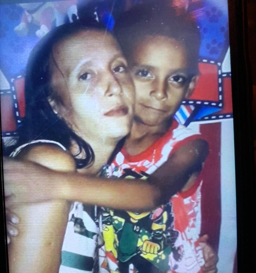Mãe e filho foram encontrados mortos dentro de loteamento em Porto Velho.  — Foto: Reprodução/Arquivo pessoal
