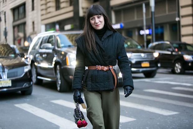 Street style - cintura marcada fora das passarelas em NY (Foto: Adriano Cisani/whatAstreet)