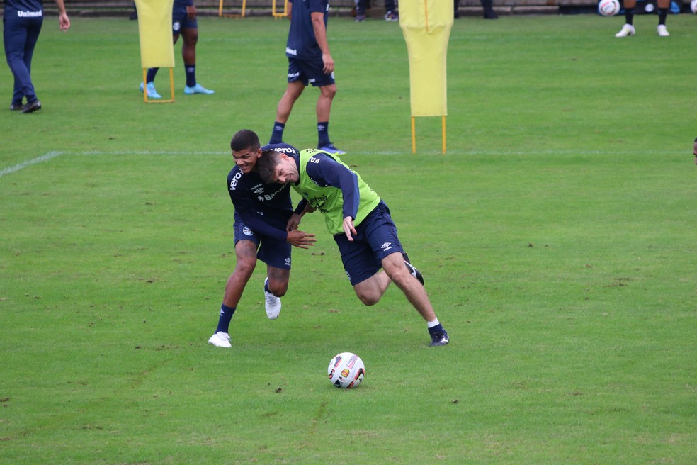 Kannemann se recupera e volta a treinar