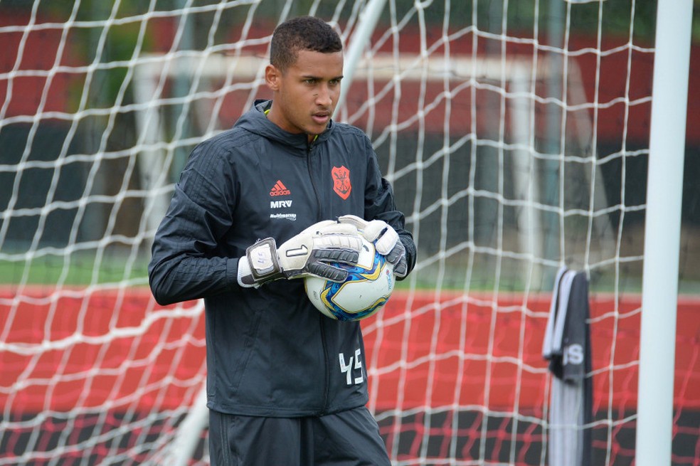 Gabriel Batista terá oportunidade no gol do Flamengo depois de um ano — Foto: Alexandre Vidal / Flamengo