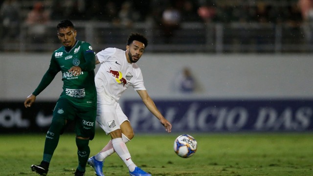 Claudinho teve algumas oportunidades no primeiro tempo