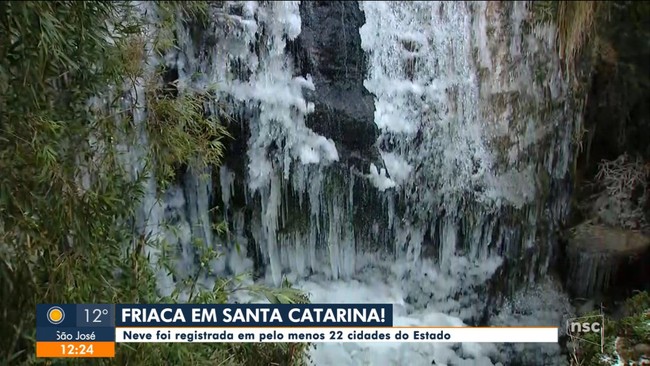 Neve foi registrada em dezenas de cidades de Santa Catarina