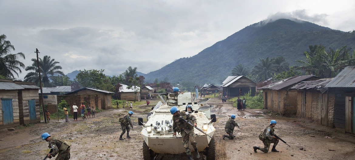 Tropas da ONU durante patrulha no Congo (Foto: Wikimedia Commons)