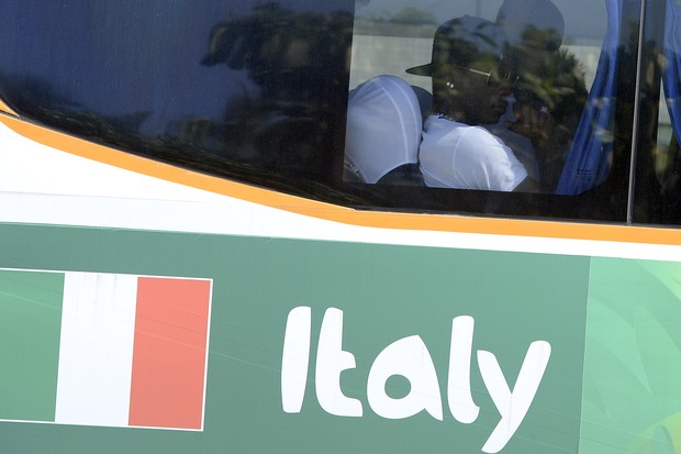 Mario Balotelli no ônibus (Foto: Getty Images)