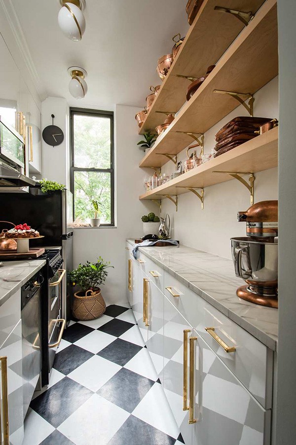Cozinha Corredor: 6 projetos incríveis para otimizar pequenos espaços  (Foto: Reprodução)