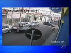 Carro capota após ser atingido por outro em Itapetininga; vídeo