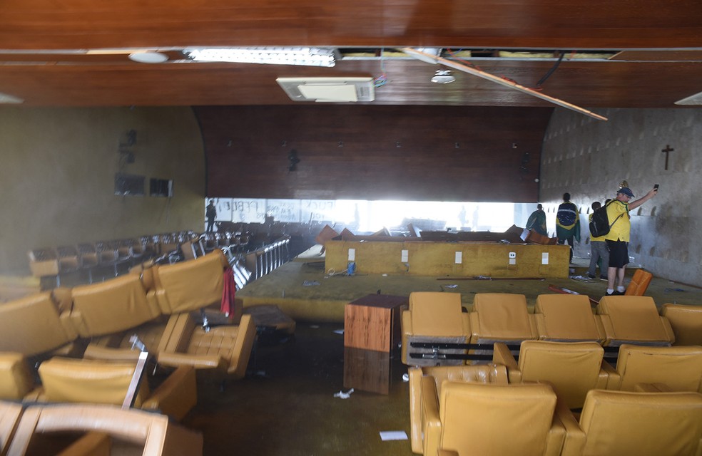 Plenário onde ocorrem os julgamentos do STF foi destruído — Foto: Ton Molina/Fotoarena via Estadão Conteúdo
