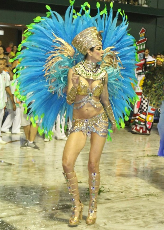 Luciana Gimenez no desfile da Grande Rio em 2017 (Foto: AgNews)