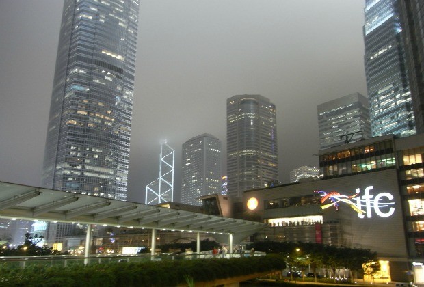 Fachda do IFC Mall, em Hong Kong: mais de 200 lojas e arranha-céus que marcam paisagem (Foto: Divulgação)