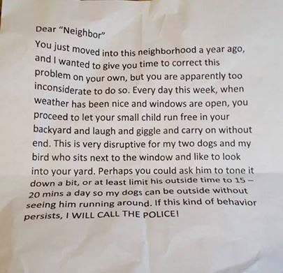 Carta de vizinho reclamando do barulho das crianças no quintal (Foto: Reprodução/Facebook)