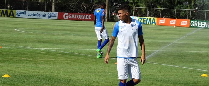 Em dia de apresentação oficial, Marciel e Bruno Nazário participam de treino