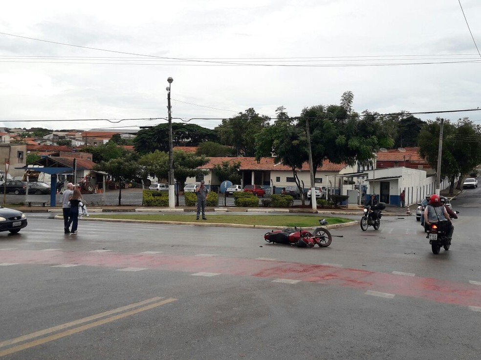 Motociclista ficou gravemente ferido após acidente em Itapetininga (Foto: Arquivo Pessoal)