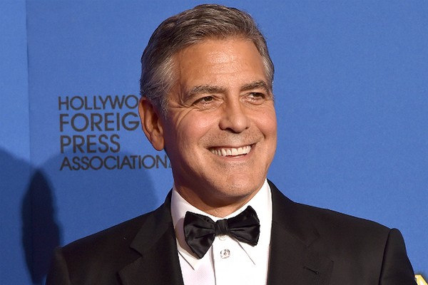 O amigo de um empregado de George Clooney revelou que o astro fabrica seus próprios licores em casa, e faz isso com muito esmero! Em compensação, mais recentemente, veio à tona a história de que o ator seria um "porco nojento" que solta puns e arrotos pel (Foto: Getty Images)