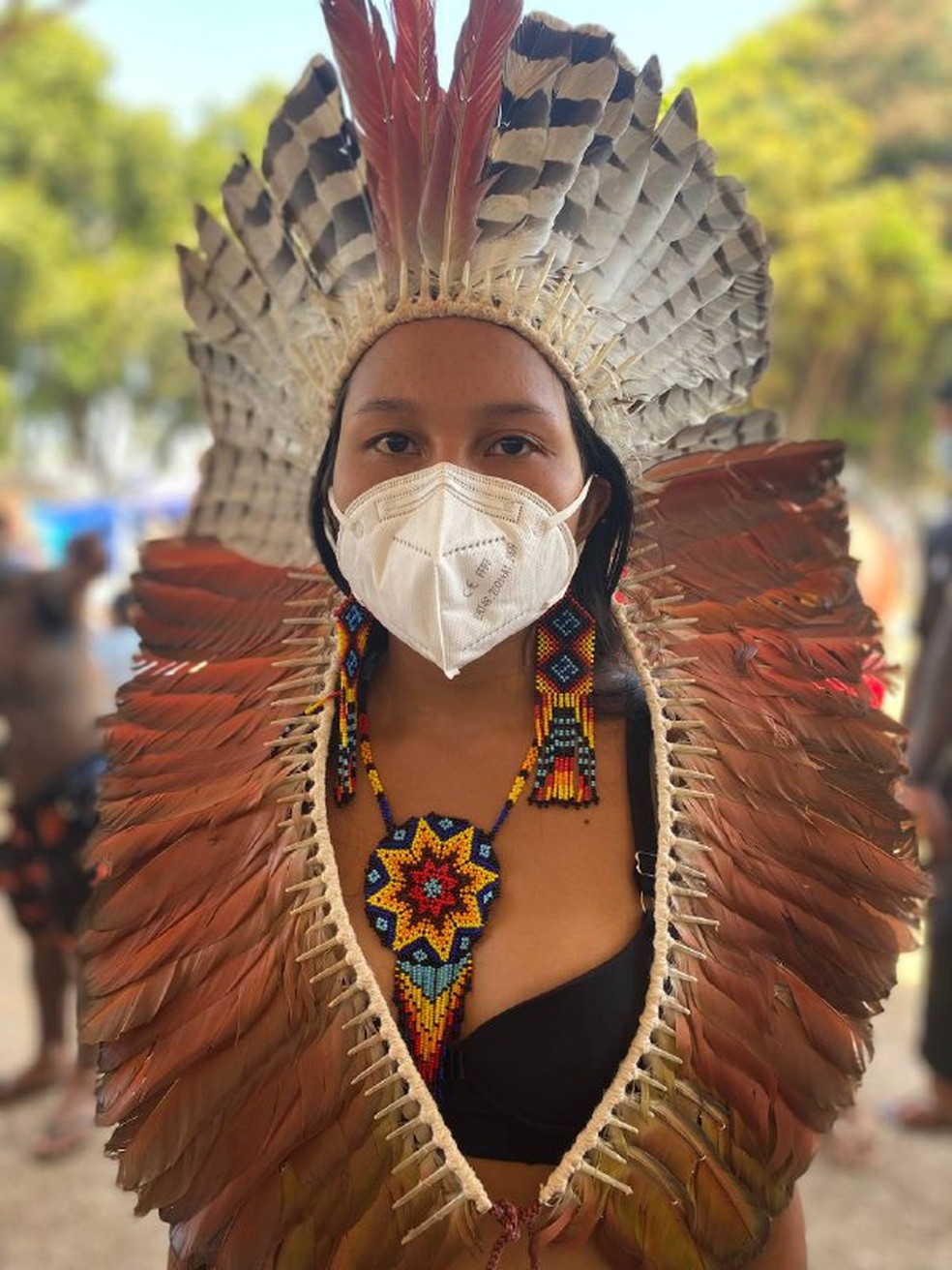 Mulher indígena acampada em Brasília — Foto: Thessa Guimarães/Divulgação