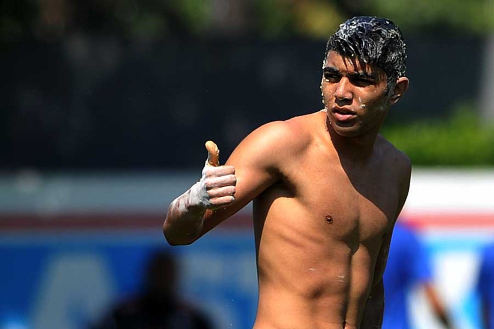 Gabigol, ainda no Santos, comemora aniversário de 17 anos — Foto: Ivan Storti / Divulgação Santos FC
