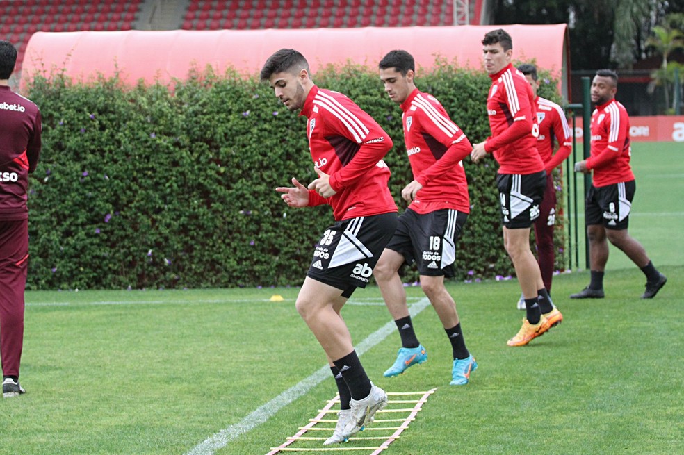 Jogadores que não foram ao Rio treinam no São Paulo — Foto: São Paulo FC