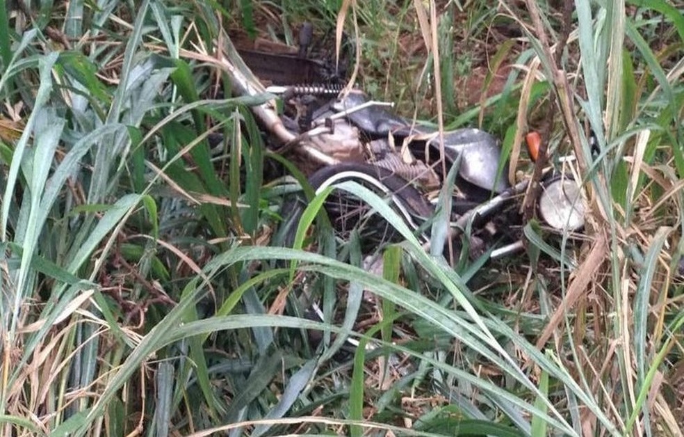 Motociclista fica gravemente ferido após colisão com carro na MGC-497 em Uberlândia