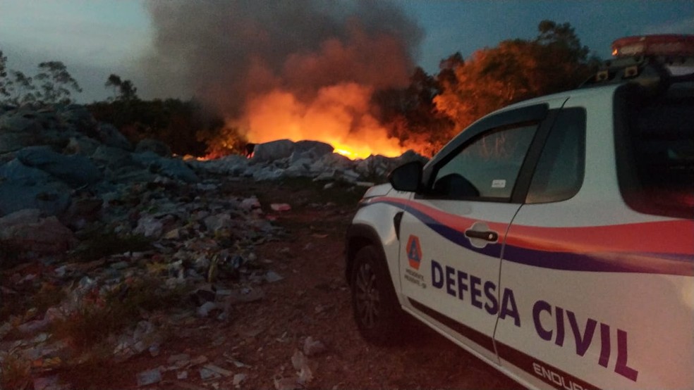 Incêndio em depósito de reciclagem mobiliza Corpo de Bombeiros e Defesa Civil — Foto: Defesa Civil 