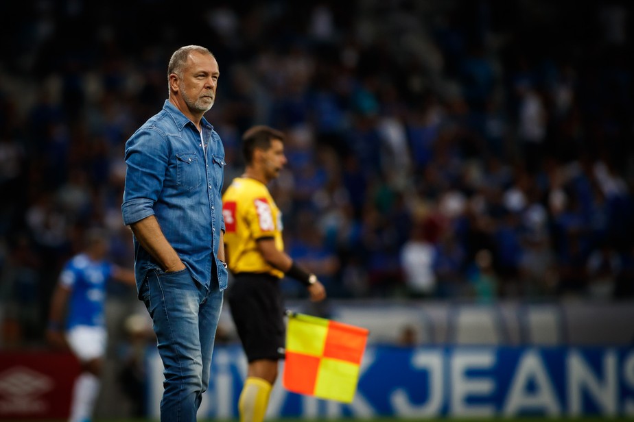 Mano Menezes é o favorito para substituir Felipão no Palmeiras