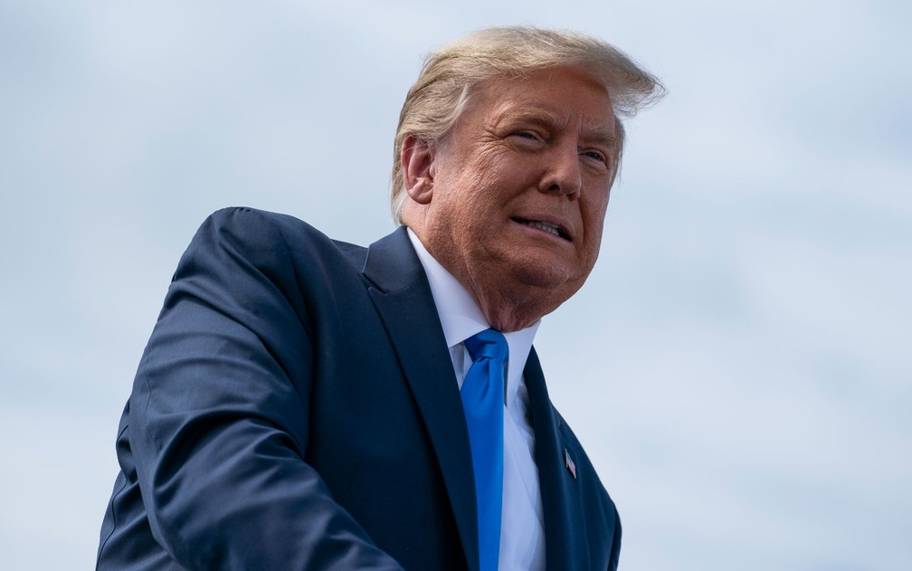 O presidente dos Estados Unidos, Donald Trump, durante comício no Pitt-Greenville Airport, em Greenville, na Carolina do Norte — Foto: AP Photo/Evan Vucci