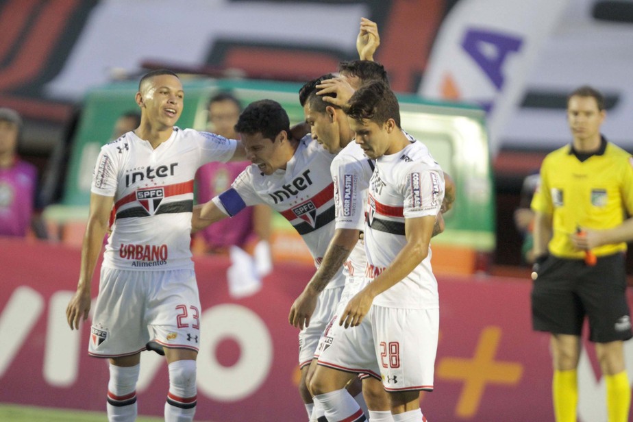 Atuações do São Paulo: Hernanes e sistema defensivo se destacam no Serra Dourada