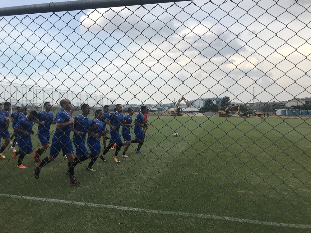 Rival ao lado: Corinthians e Deportivo Lara treinam a poucos metros de distância