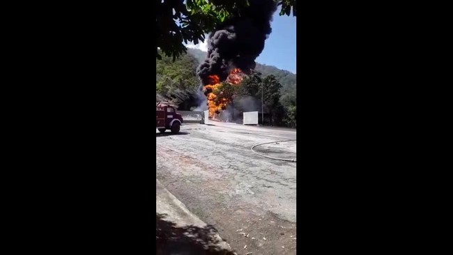 Motorista tem corpo queimado aps caminho com combustvel de aviao explodir
